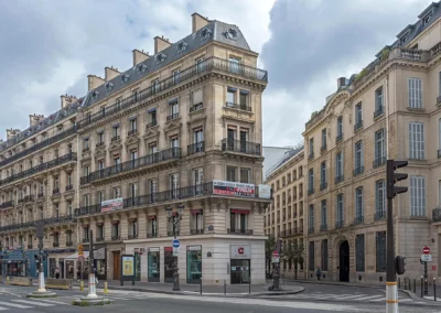 Vue de l'extérieur du bâtiment dans lequel les travaux de plâtrerie ont été réalisés Avenue de l'Opéra