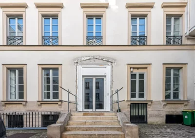 Bâtiment professionnel situé Faubourg Saint-Honoré à Paris