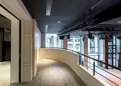 Hall du Pavillon Vendôme à Paris avec plafond coupe-feu et isolation thermique et acoustique par BATIMATOS.