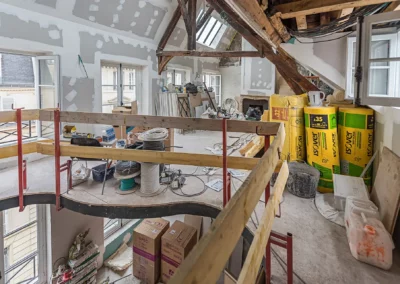 Faux-plafonds installés par BATIMATOS dans un logement rue de l'Université à Paris.