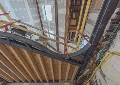 Travaux de faux-plafonds réalisés par BATIMATOS dans un logement rue de l'Université à Paris.