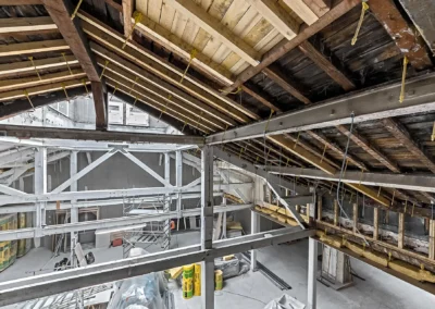 Chantier de faux-plafond réalisé par BATIMATOS dans un bâtiment professionnel rue de Turenne.