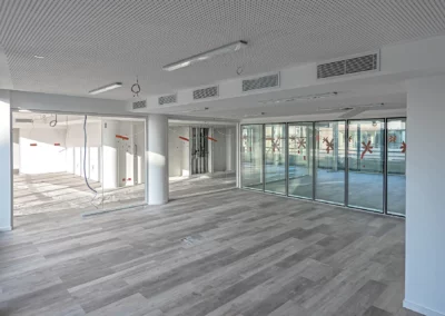 Photo 18 des travaux de faux-plafonds en bacs métalliques, isolation des façades par l’intérieur et de cloisons pour un professionnel par BATIMATOS