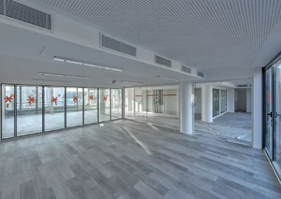 Photo 21 des travaux de faux-plafonds en bacs métalliques, isolation des façades par l’intérieur et de cloisons pour un professionnel par BATIMATOS